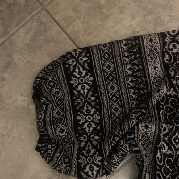 🚨🚨price drop🚨🚨Black and white patterned to - Picture 8 of 8